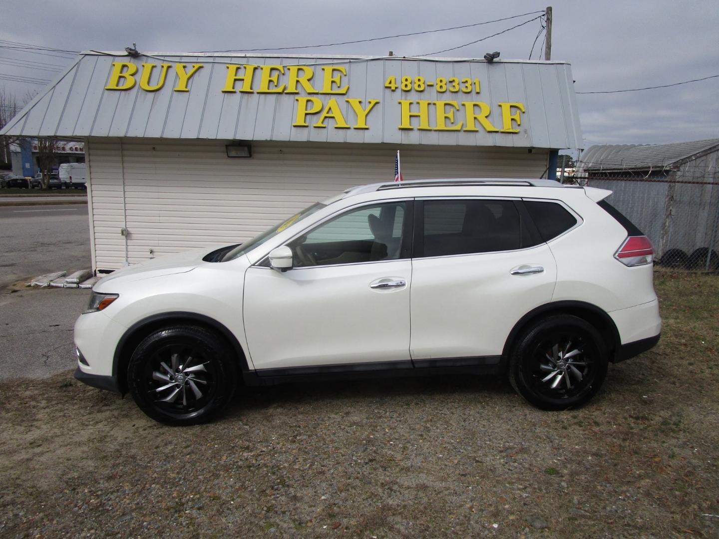 2015 White Nissan Rogue (5N1AT2MT4FC) , located at 2553 Airline Blvd, Portsmouth, VA, 23701, (757) 488-8331, 36.813889, -76.357597 - Photo#0